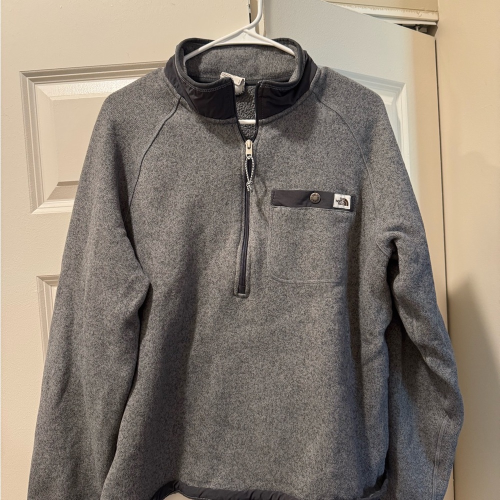 The North Face Men's Gray Half-Zip Fleece Pullover